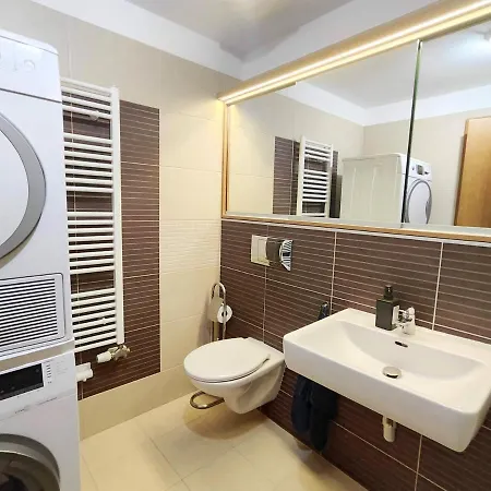 Mills - Free Parking - Balcony With View - Close To Nivy Mall Appartamento Bratislava