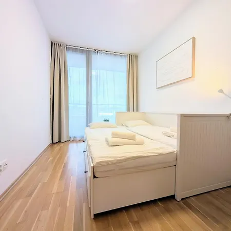 Mills - Free Parking - Balcony With View - Close To Nivy Mall Братислава