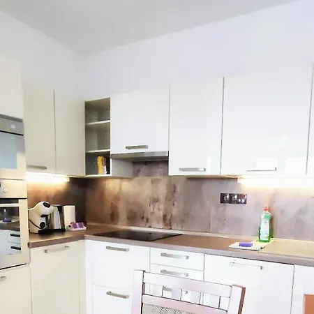 Apartmán Mills - Free Parking - Balcony With View - Close To Nivy Mall